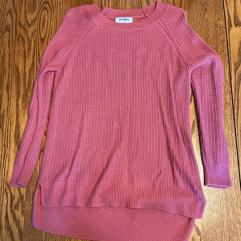 Old Navy women’s size small sweater.